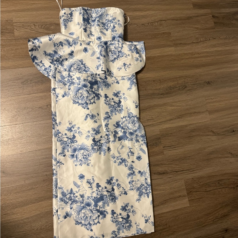 FLORAL STRAPLESS SATIN MAXI DRESS WITH RUFFLE PEPLUM COTTAGE ROSE - Picture 2 of 6